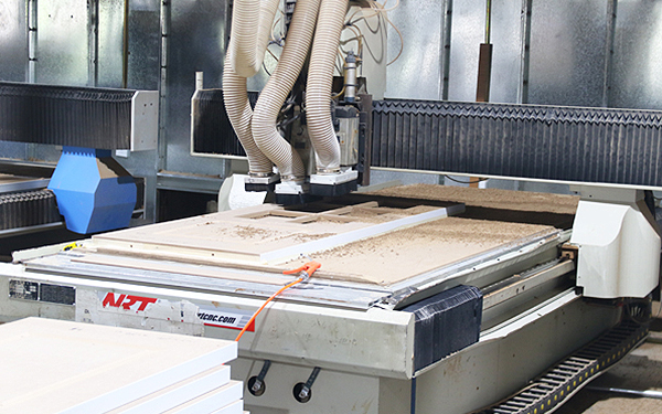 重庆柯叶木门：先进生产设备1