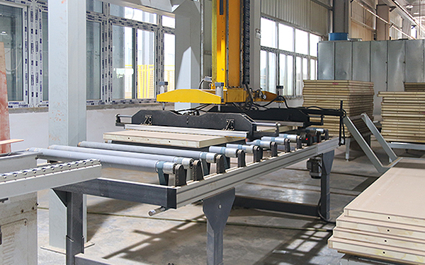 重庆柯叶木门：先进生产设备3