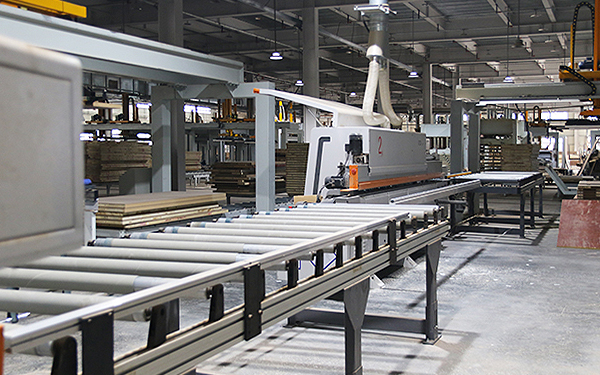 重庆柯叶木门：先进生产设备4