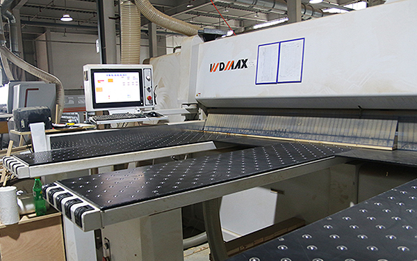 重庆柯叶木门：先进生产设备7